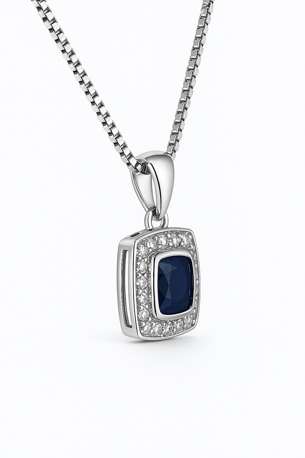 Pendentif saphir bleu naturel taille carrée 2,5 ct
