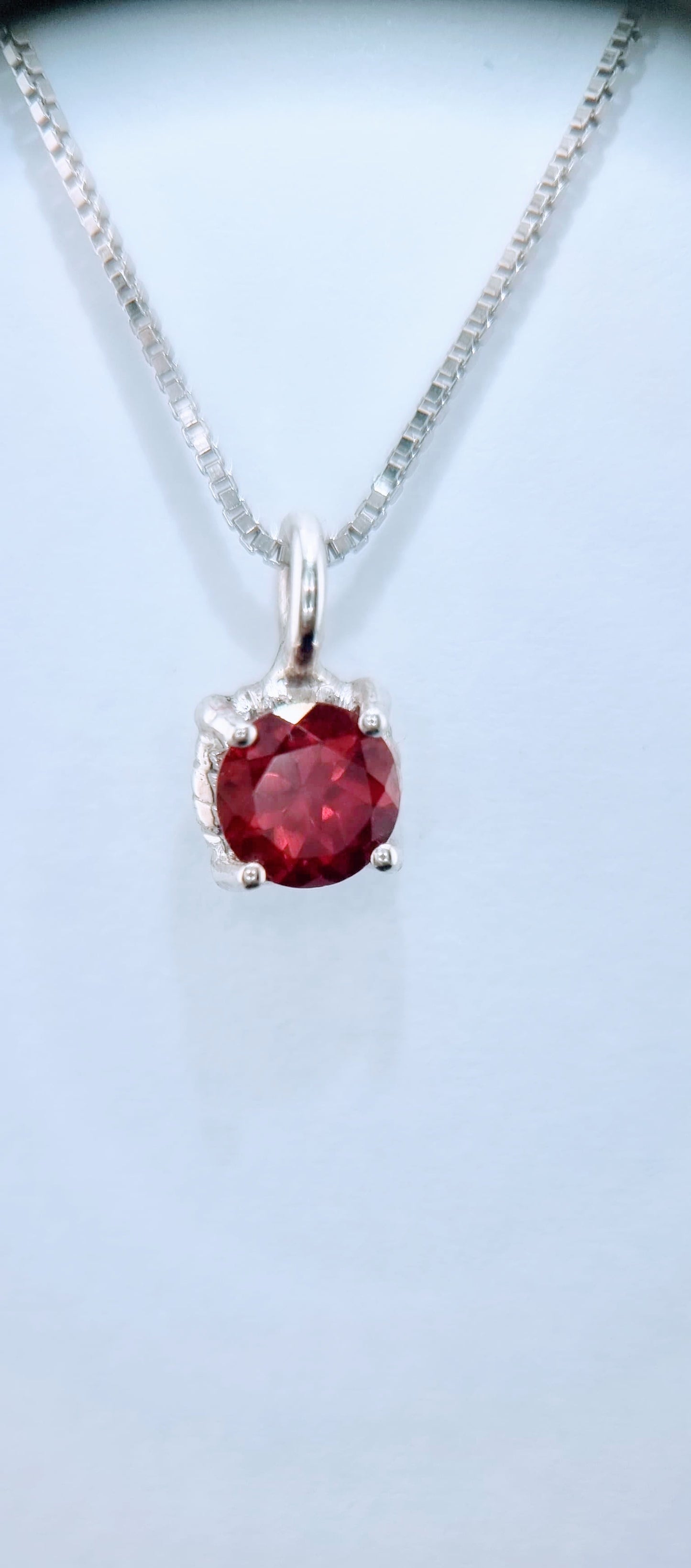 Elegant Garnet Pendant Sterling Silver - Twist Design highlighting the gemstone's brilliance and the fine Italian chain craftsmanship.