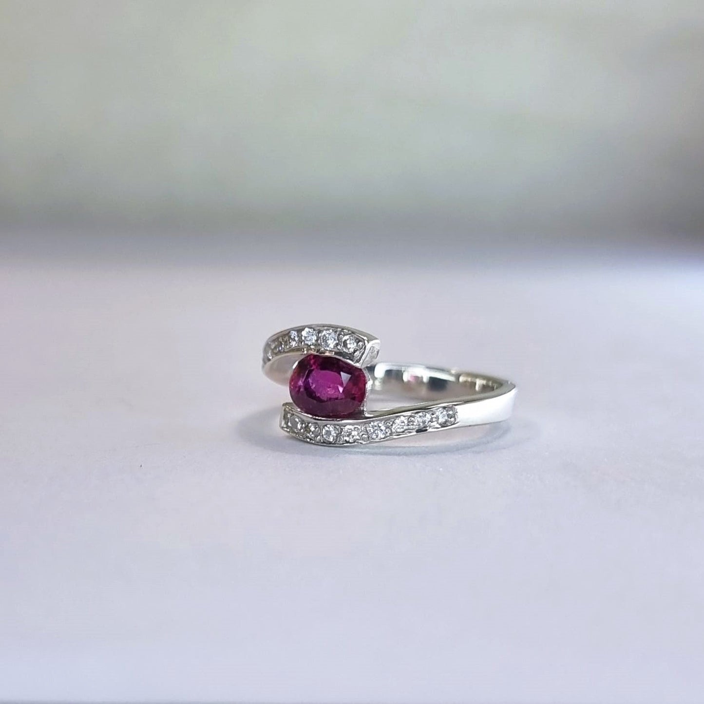 1ct Oval Natural Pink Sapphire ring - Hanna Boya
