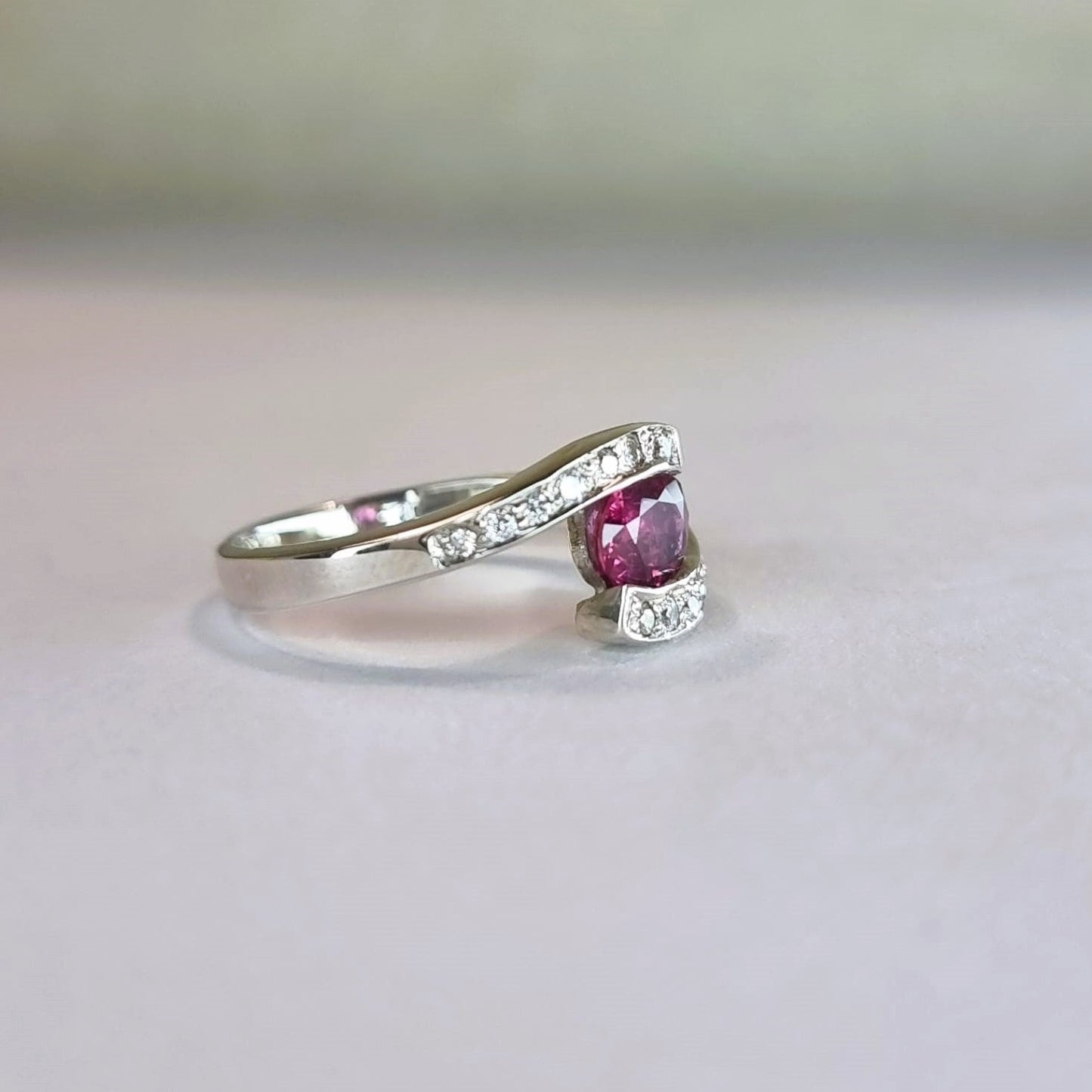 1ct Oval Natural Pink Sapphire ring - Hanna Boya