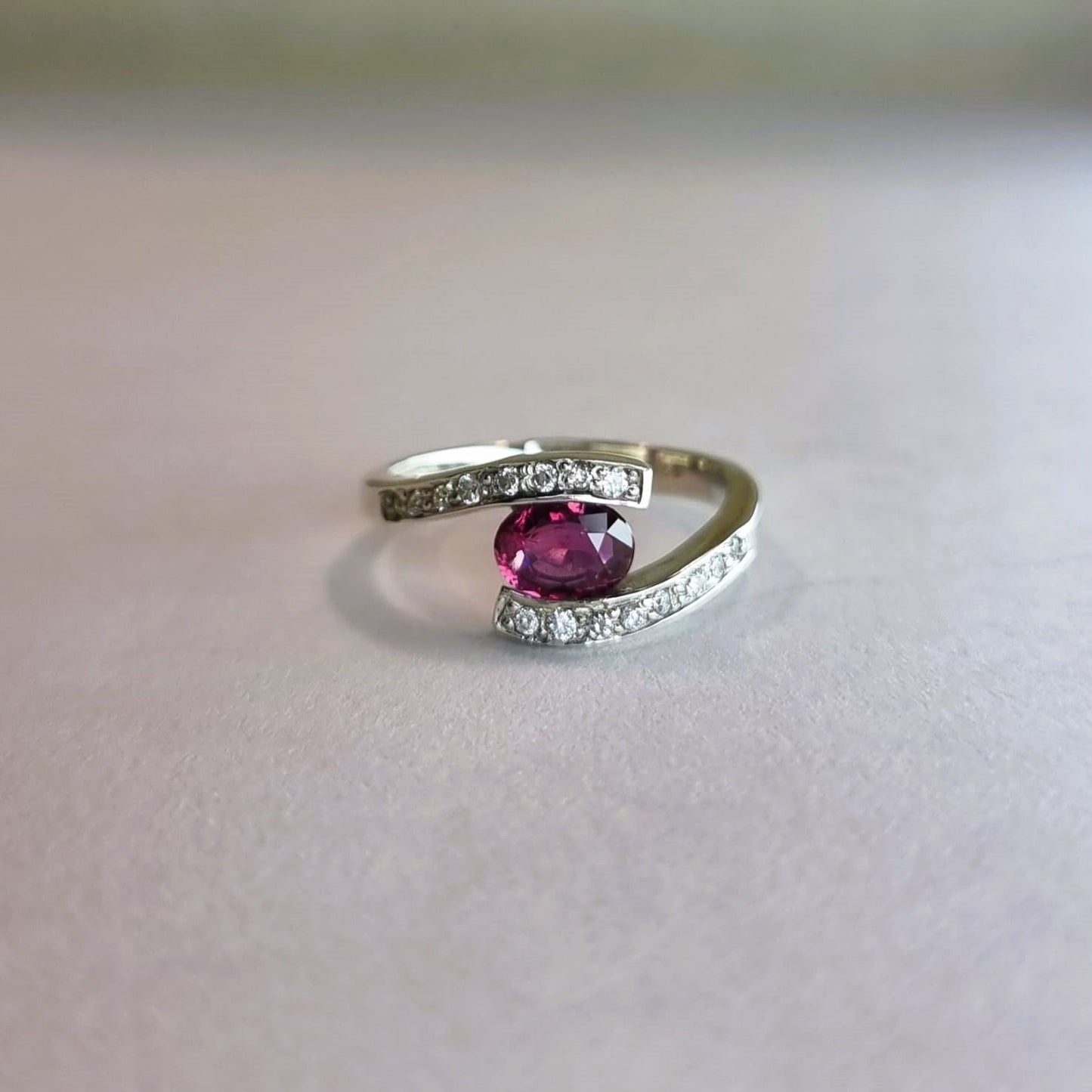 1ct Oval Natural Pink Sapphire ring - Hanna Boya
