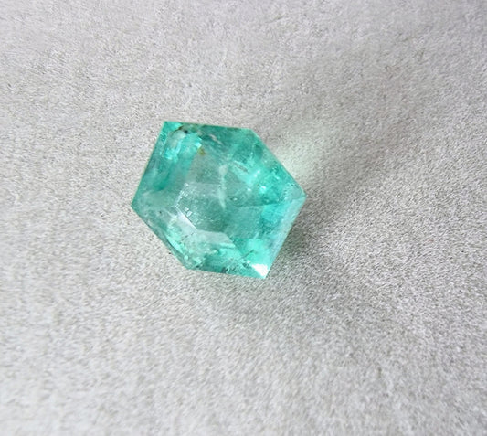 4.56ct Octagonal Natural Emerald Gemstone - Hanna Boya