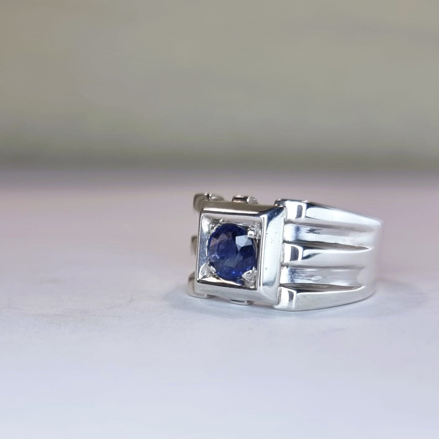 1.5ct Round Cut Blue Sapphire Signet Ring