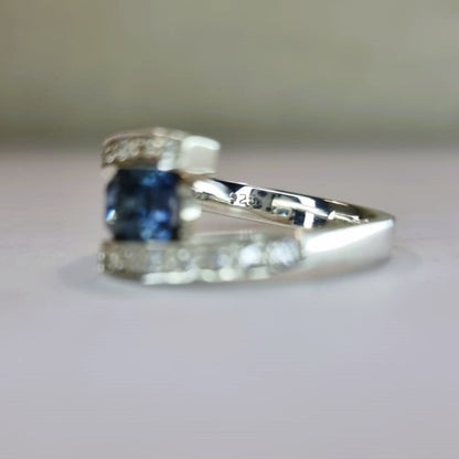 Bague de fiançailles flottante en saphir bleu naturel 2 carats