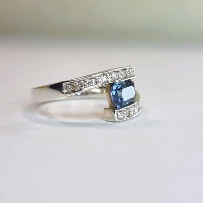 Bague de fiançailles flottante en saphir bleu naturel 2 carats