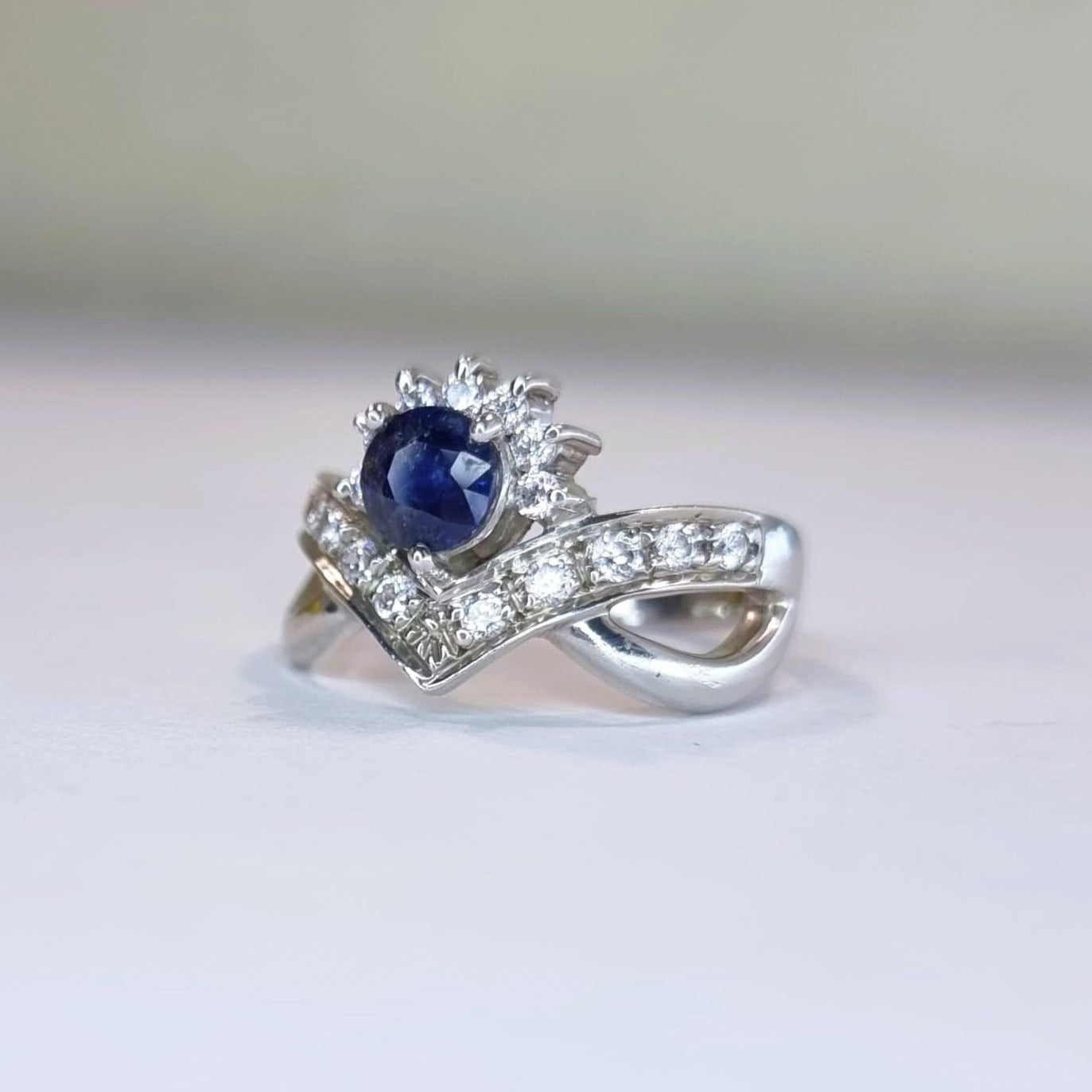 1ct Round Natural Blue Sapphire Statement Ring