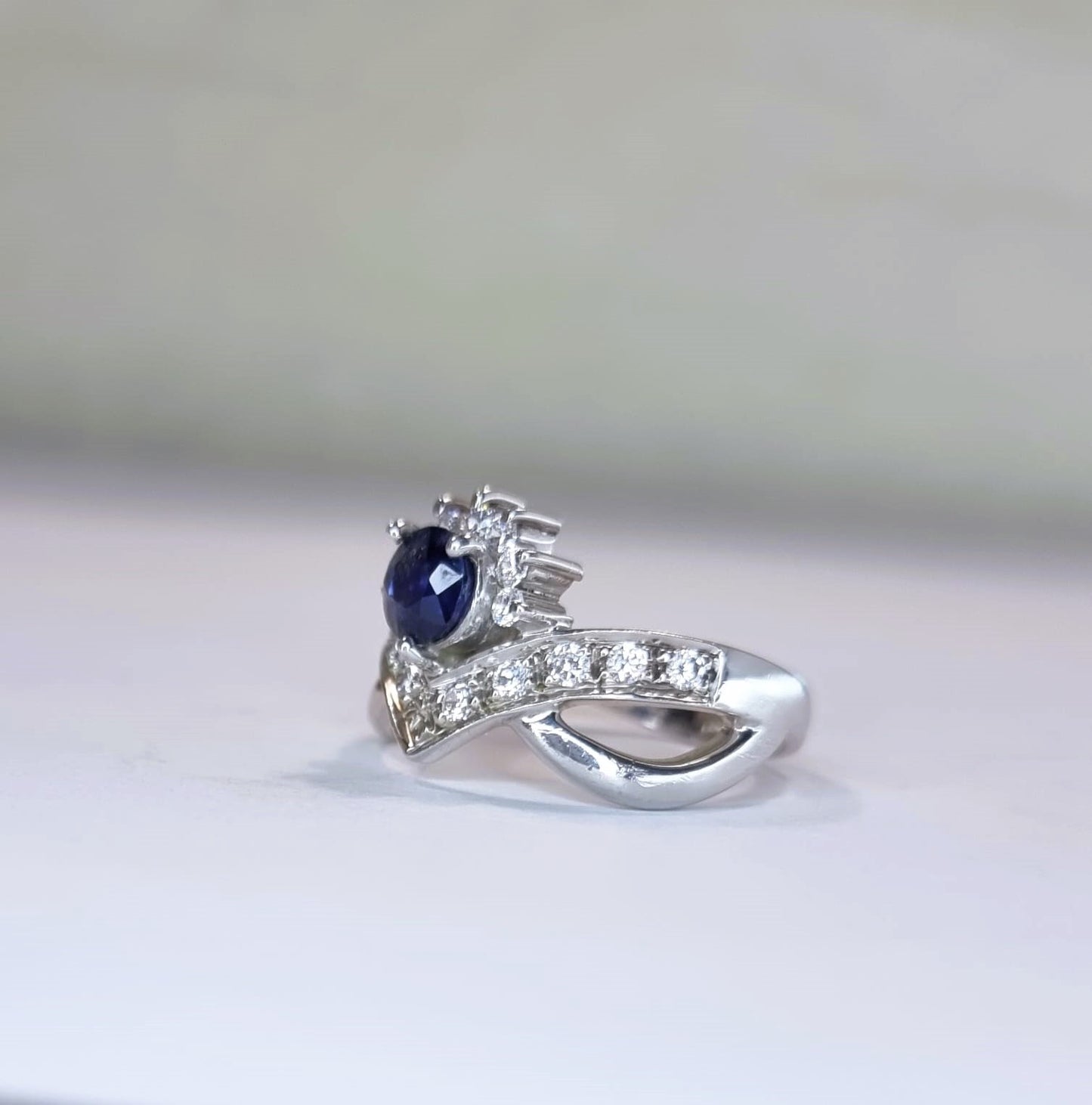 1ct Round Natural Blue Sapphire Statement Ring