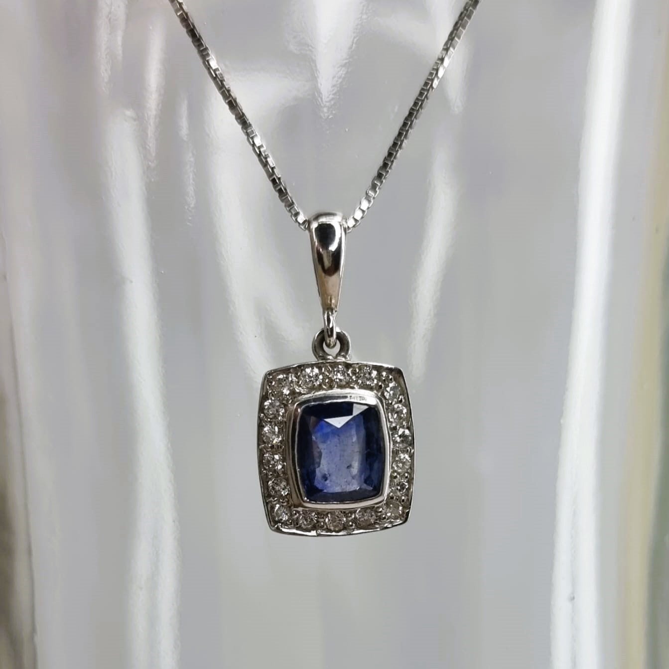 2.5ct Square Cut Natural Blue Sapphire Pendant