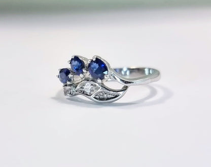 .90ctw Oval Blue Sapphire 3stone Leaf Ring