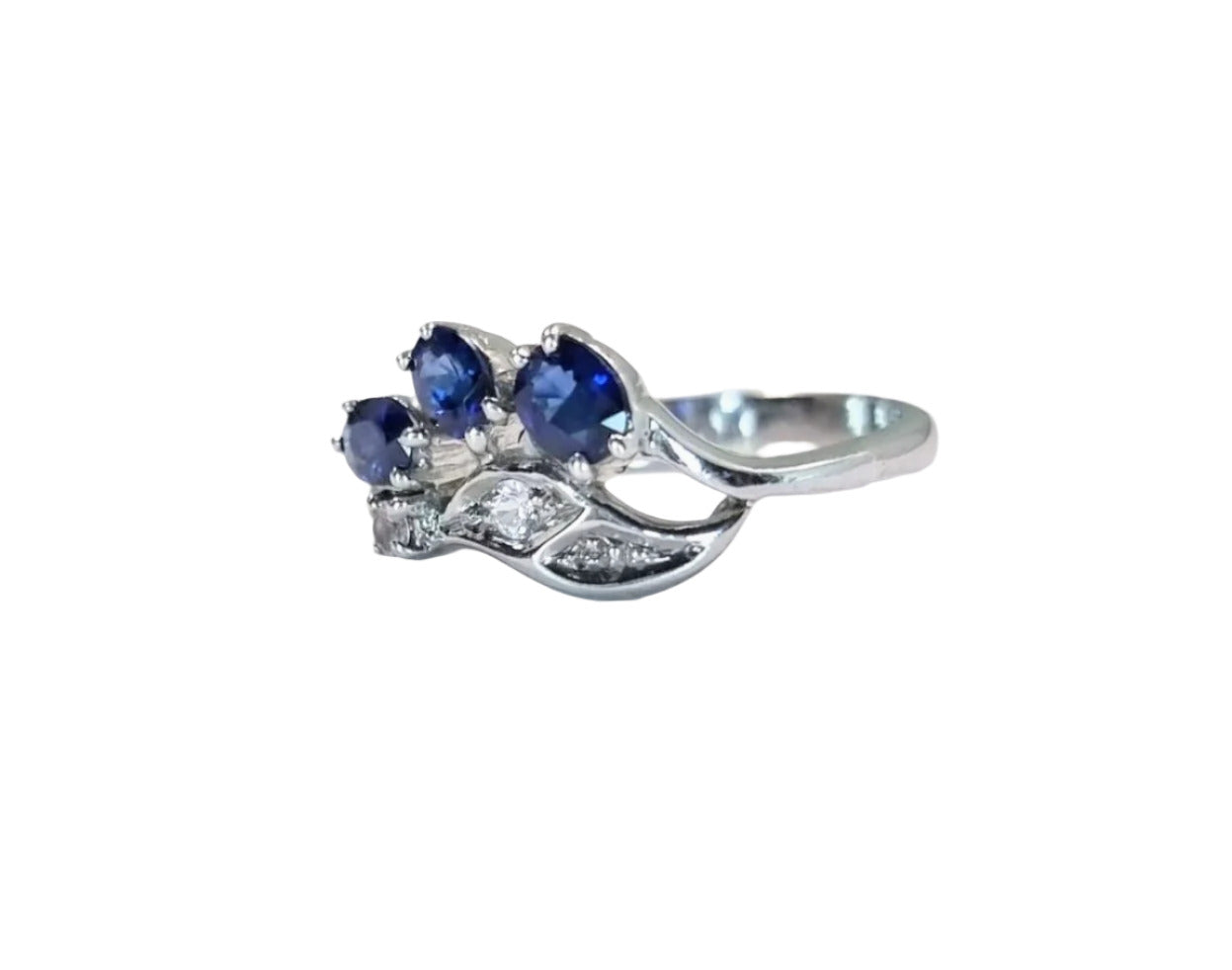 .90ctw Oval Blue Sapphire 3stone Leaf Ring - Hanna Boya
