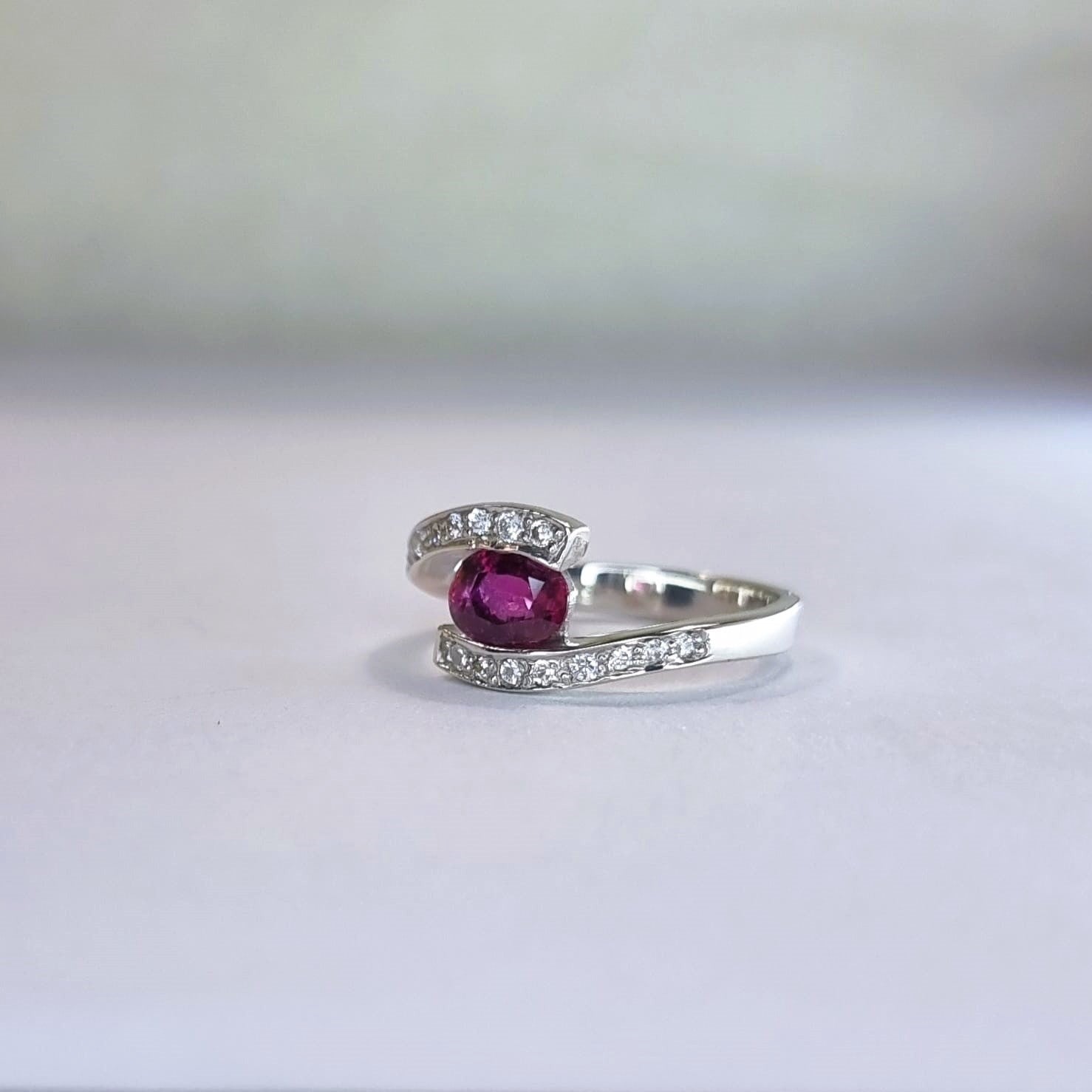 1ct Oval Natural Pink Sapphire ring - Hanna Boya