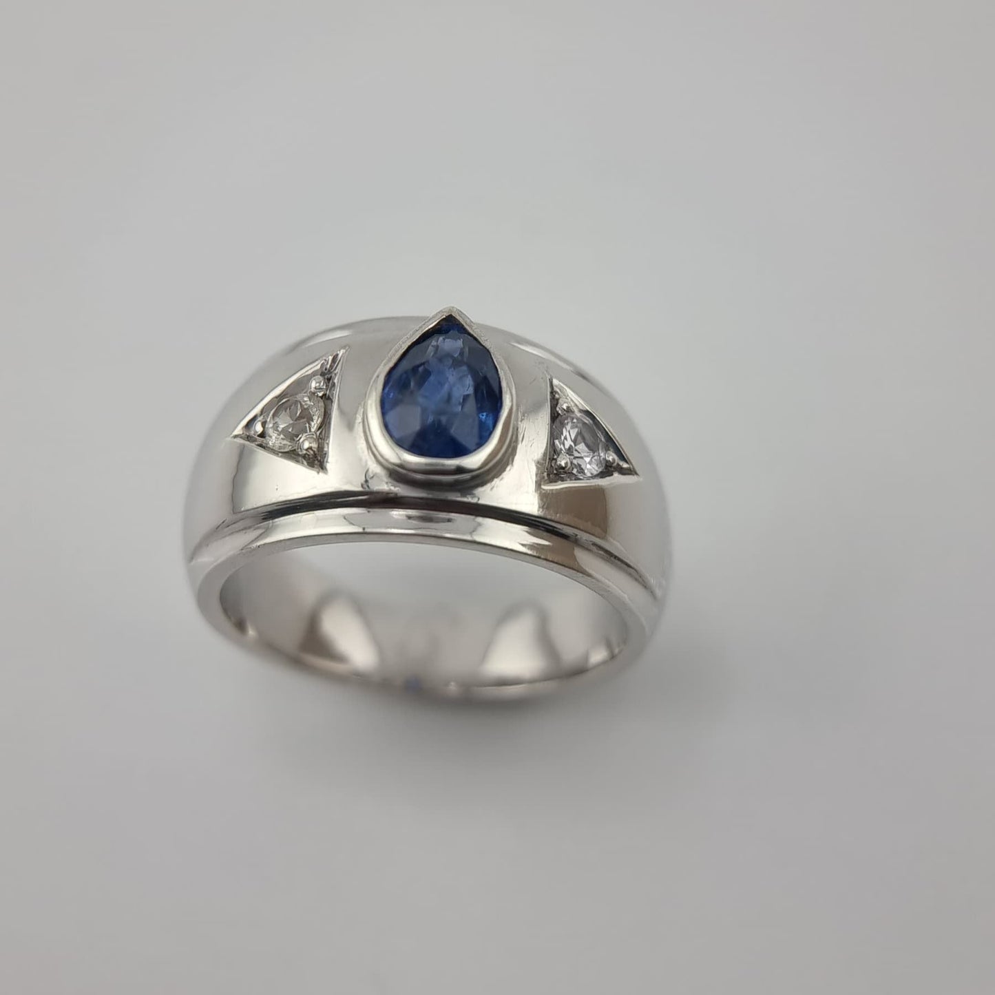 1.5ct Pear Natural Blue Sapphire 3 Stone Ring - Hanna Boya