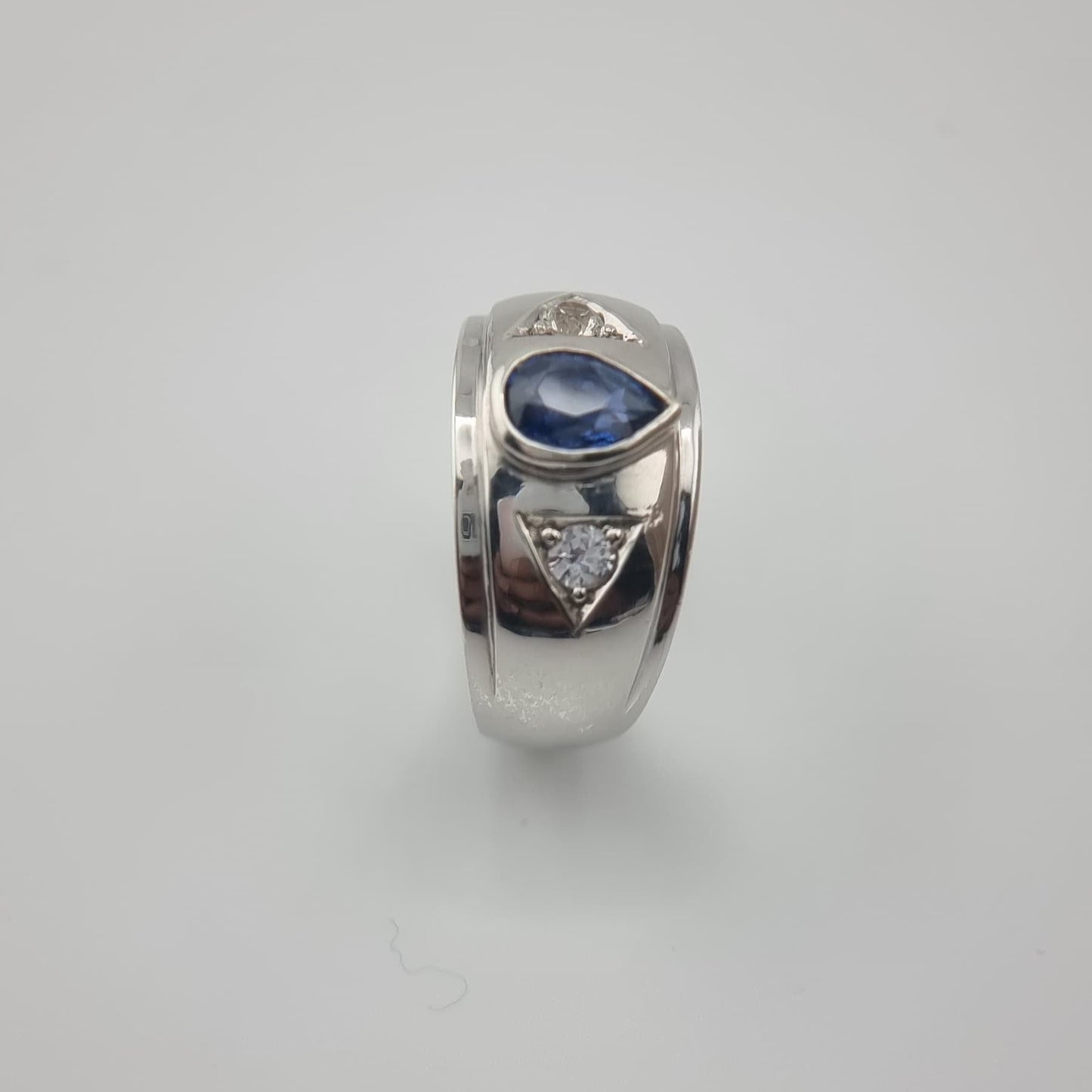 1.5ct Pear Natural Blue Sapphire 3 Stone Ring - Hanna Boya