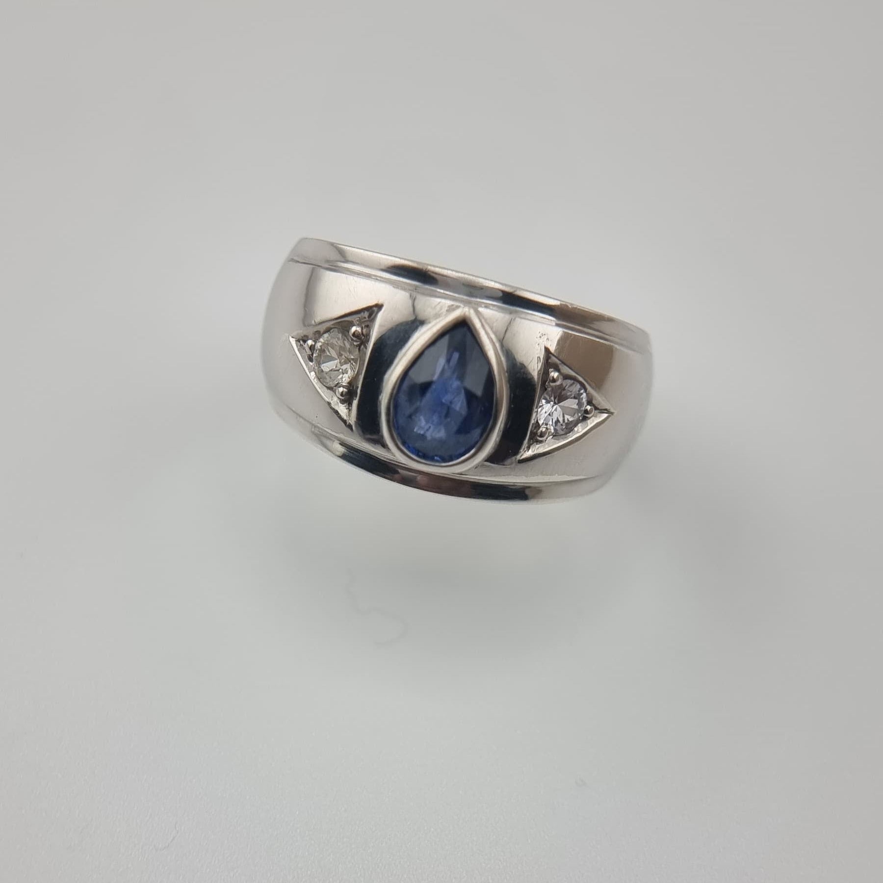 1.5ct Pear Natural Blue Sapphire 3 Stone Ring - Hanna Boya