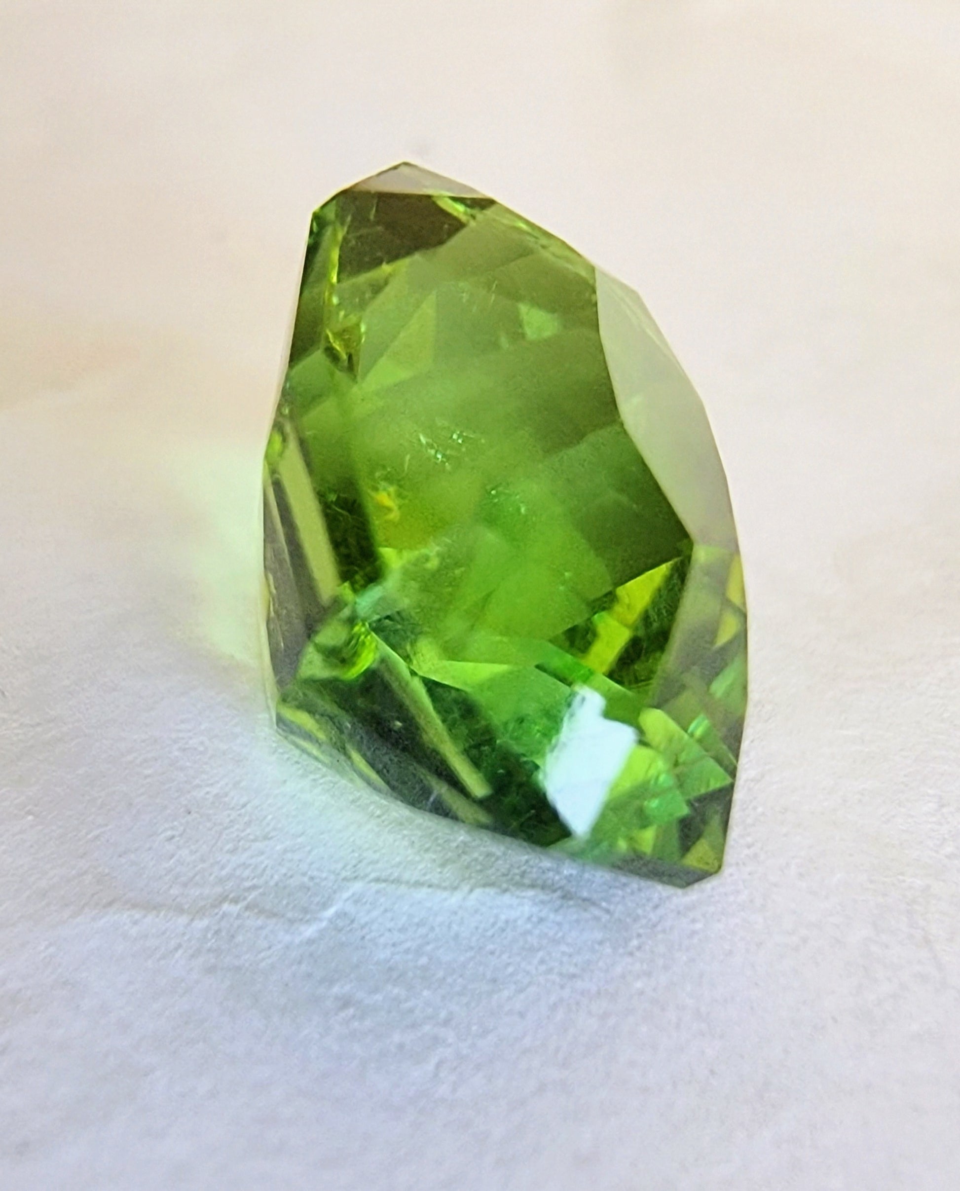 13.7ct Oval Mint Green Tourmaline Gemstone - Hanna Boya