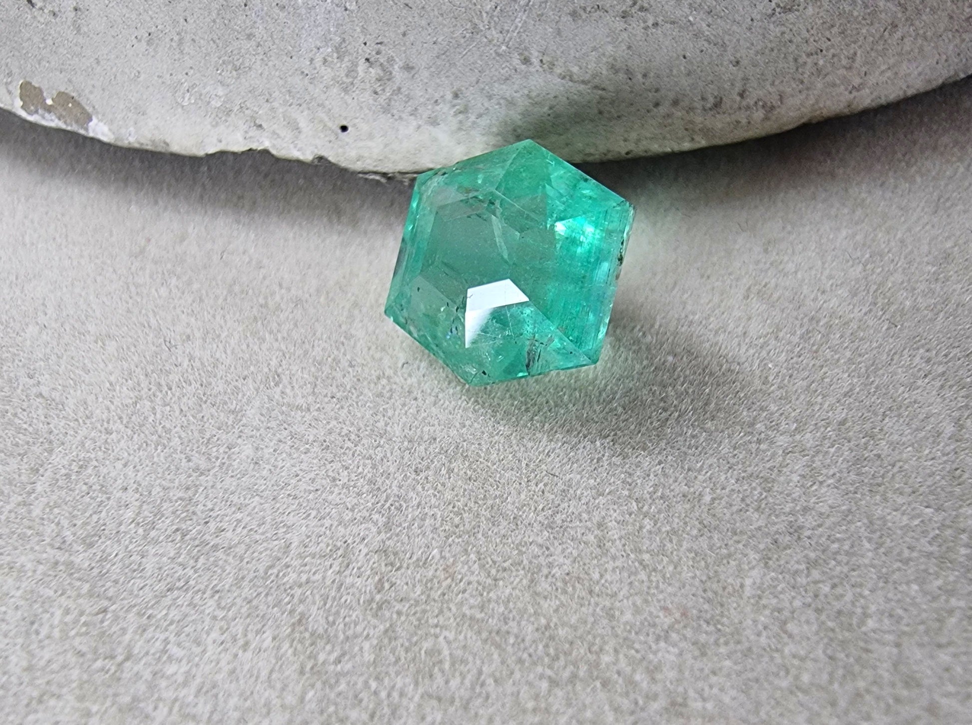 4.56ct Octagonal Natural Emerald Gemstone - Hanna Boya