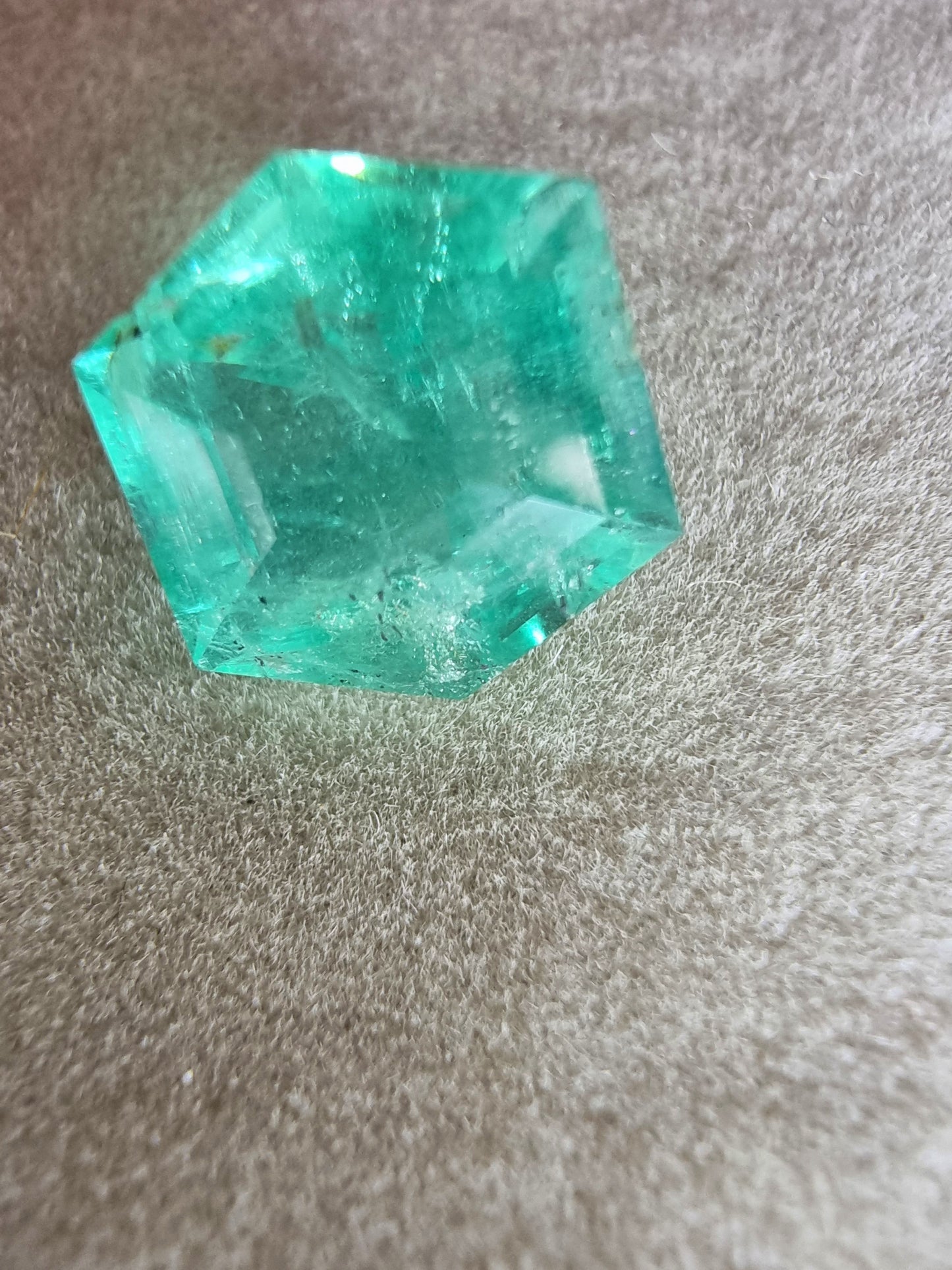 4.56ct Octagonal Natural Emerald Gemstone - Hanna Boya