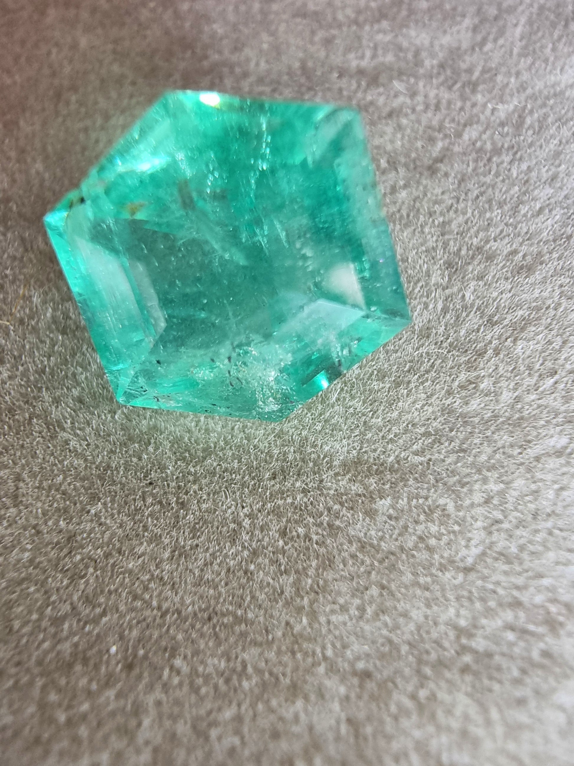4.56ct Octagonal Natural Emerald Gemstone - Hanna Boya