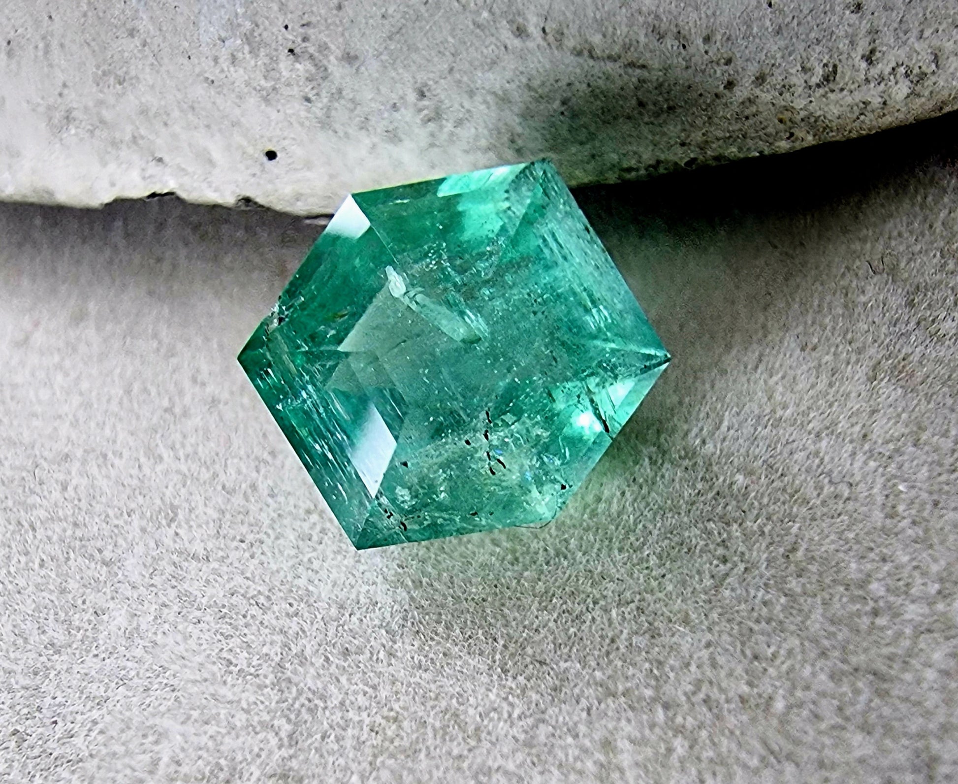 4.56ct Octagonal Natural Emerald Gemstone - Hanna Boya